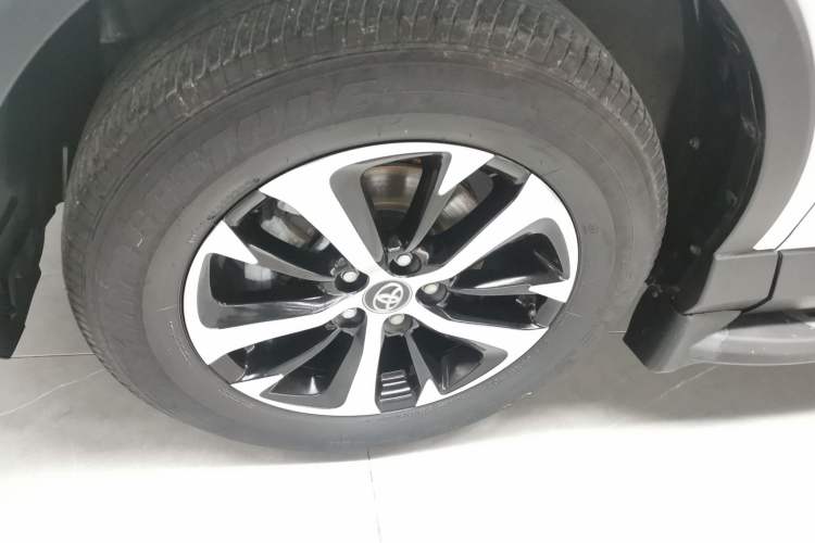 Used Toyota RAV4 2016 2.0L CVT Two-Wheel Drive Fashion Edition China V Standard Left Front Wheel Hub