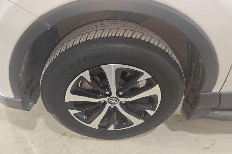 Used Toyota RAV4 2016 2.0L CVT Two-Wheel Drive Fashion Edition China V Standard Left Front Wheel Hub