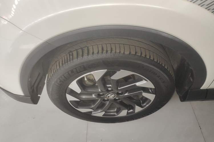 Used Toyota RAV4 2016 2.5L Automatic 4x4 Elite Edition Left Front Wheel Hub