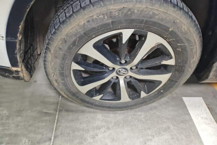 Used Toyota RAV4 2016 2.0L CVT Two-Wheel Drive Fashion Edition China V Standard Left Front Wheel Hub