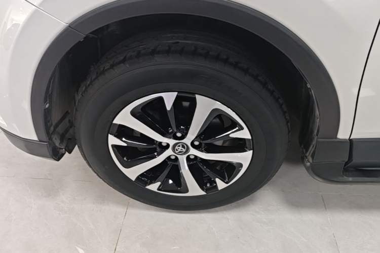 Used Toyota RAV4 2016 2.0L CVT Two-Wheel Drive Fashion Edition China V Standard Left Front Wheel Hub