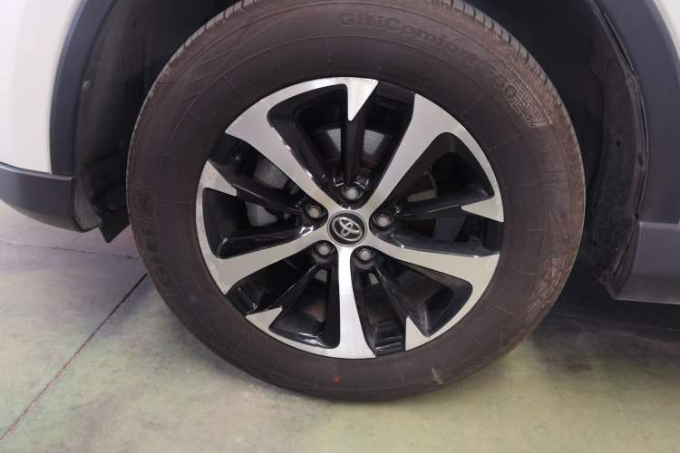 Used Toyota RAV4 2016 2.0L CVT Two-Wheel Drive Fashion Edition China V Standard Left Front Wheel Hub