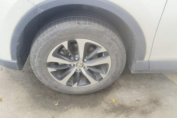 Used Toyota RAV4 2016 2.0L CVT Two-Wheel Drive Urban Edition China V Standard Left Front Wheel Hub