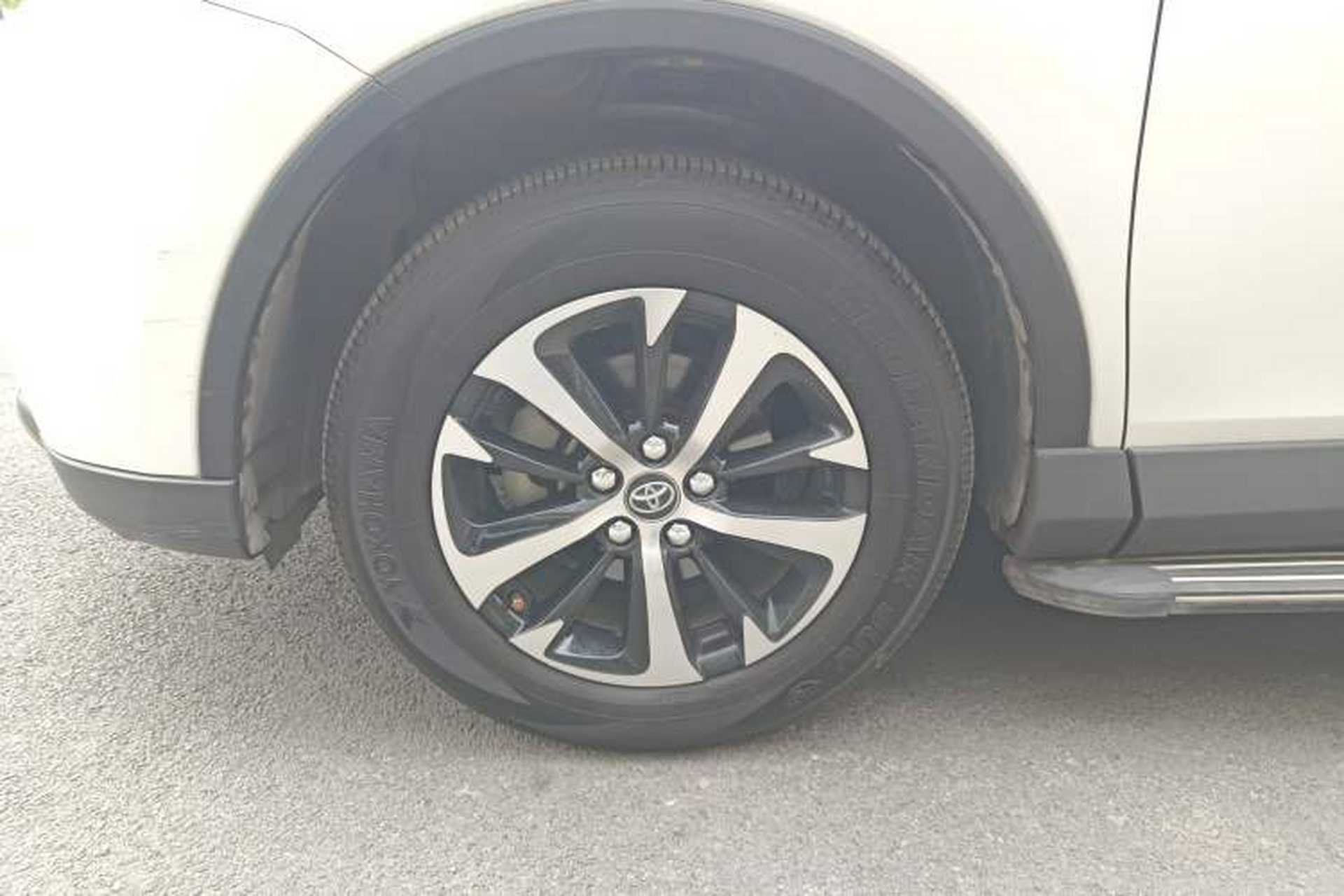 Used Toyota RAV4 2016 2.0L CVT Two-Wheel Drive Urban Edition China V Standard Left Front Wheel Hub