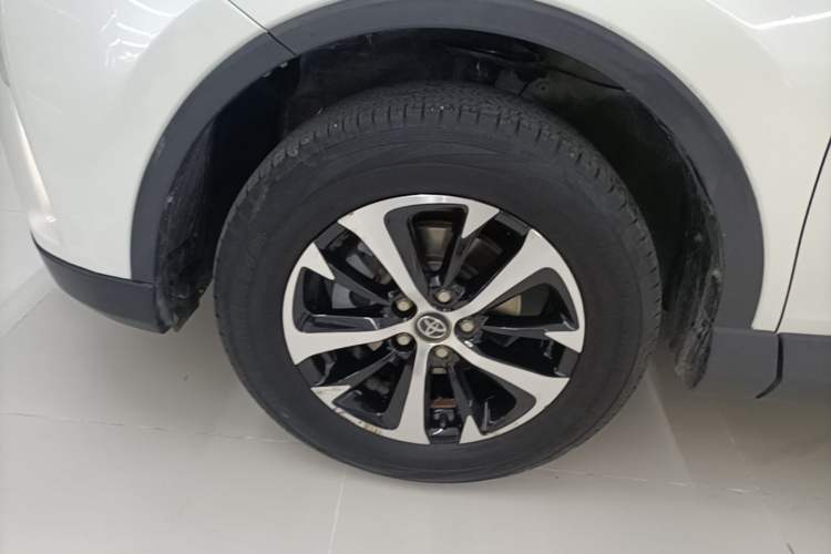 Used Toyota RAV4 2016 2.0L CVT Two-Wheel Drive Urban Edition China V Standard Left Front Wheel Hub