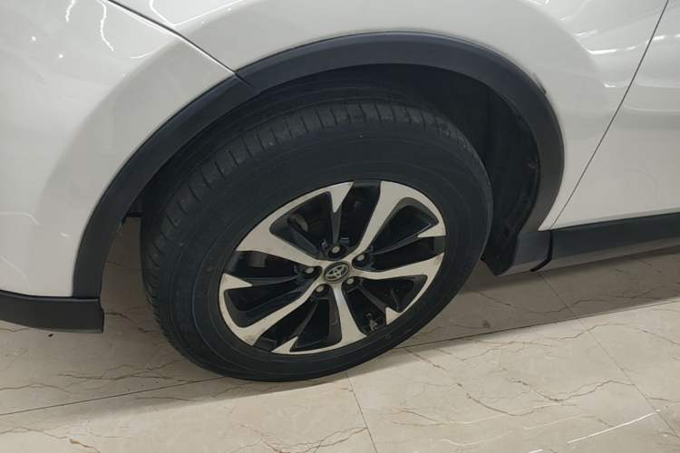 Used Toyota RAV4 2016 2.0L CVT Two-Wheel Drive Fashion Edition China V Standard Left Front Wheel Hub