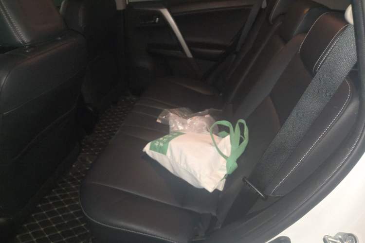 Used Toyota RAV4 2016 2.0L CVT 4x4 New Edition China V Standard Left Rear Seat