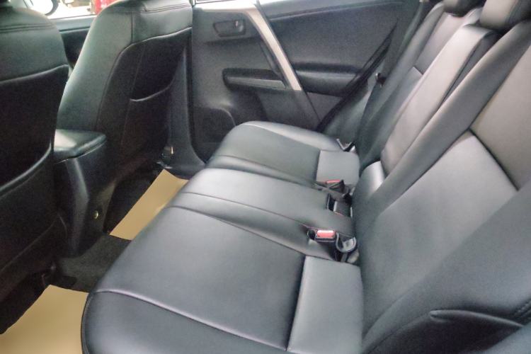 Used Toyota RAV4 2016 2.0L CVT Two-Wheel Drive Fashion Edition China V Standard Left Rear Seat