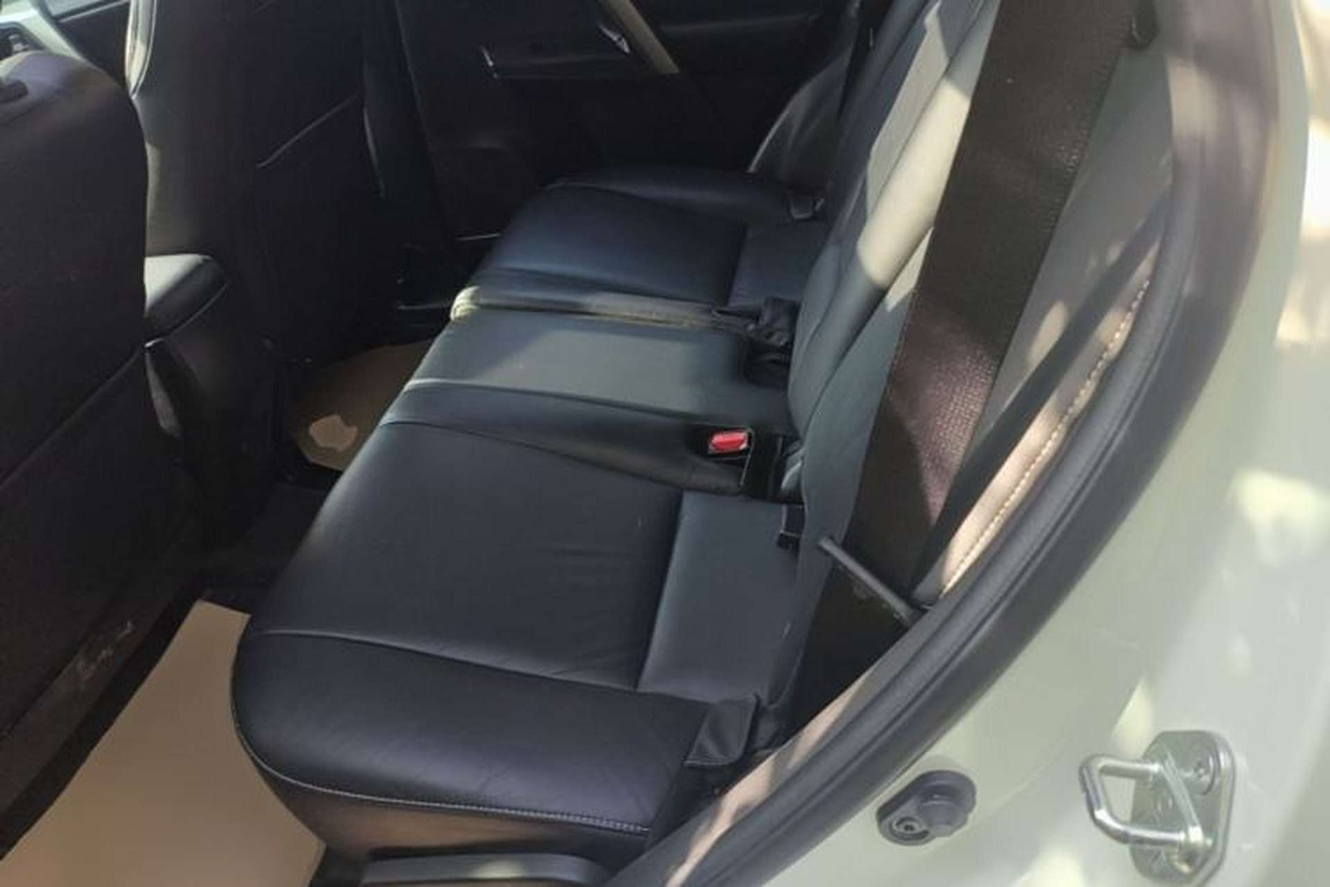 Used Toyota RAV4 2016 2.0L CVT Two-Wheel Drive Smart Edition China V Standard Left Rear Seat