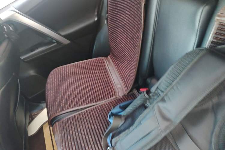 Used Toyota RAV4 2016 2.0L CVT Two-Wheel Drive Fashion Edition China V Standard Left Rear Seat