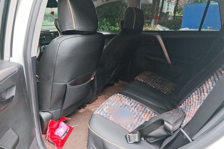 Used Toyota RAV4 2016 2.0L CVT Two-Wheel Drive Fashion Edition China V Standard Left Rear Seat