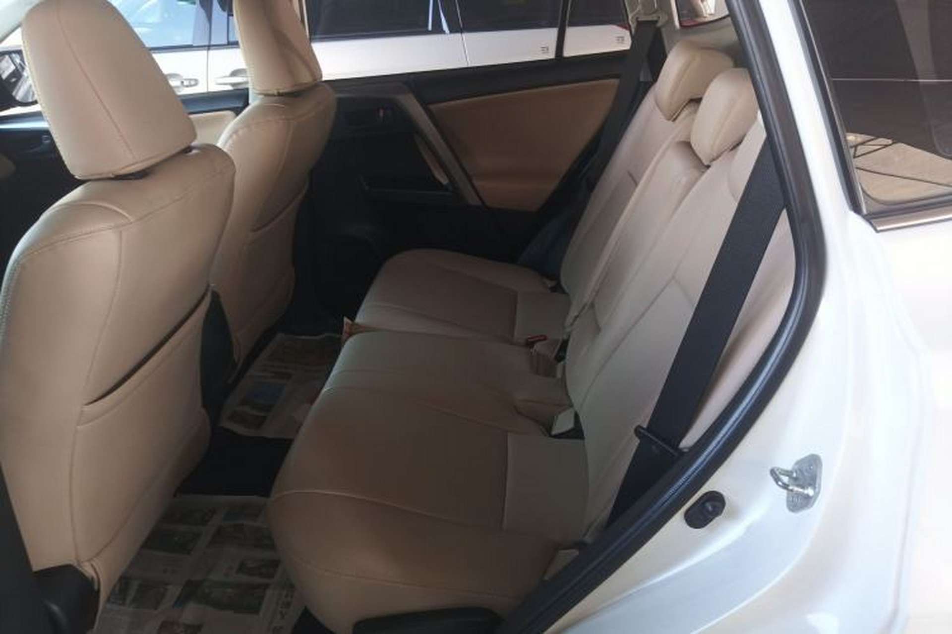 Used Toyota RAV4 2016 2.0L CVT Two-Wheel Drive Fashion Edition China V Standard Left Rear Seat