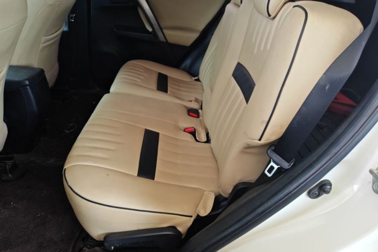 Used Toyota RAV4 2016 2.0L CVT Two-Wheel Drive Fashion Edition China V Standard Left Rear Seat