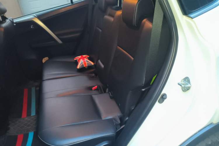 Used Toyota RAV4 2016 2.0L CVT 4x4 New Edition China V Standard Left Rear Seat