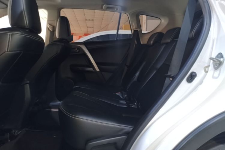 Used Toyota RAV4 2016 2.0L CVT Two-Wheel Drive Fashion Edition China V Standard Left Rear Seat
