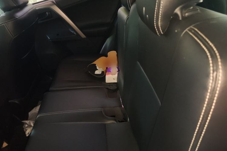 Used Toyota RAV4 2016 2.0L CVT Two-Wheel Drive Fashion Edition China V Standard Left Rear Seat