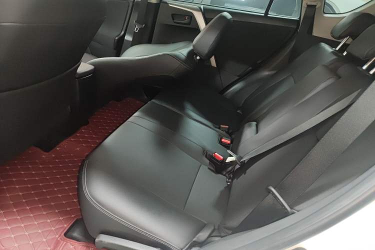 Used Toyota RAV4 2016 2.0L CVT Two-Wheel Drive Urban Edition China V Standard Left Rear Seat