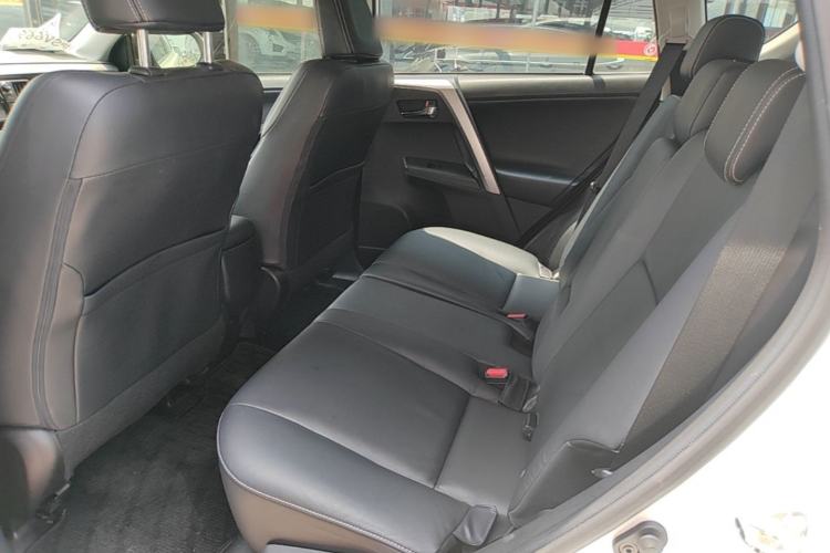 Used Toyota RAV4 2016 2.0L CVT Two-Wheel Drive Smart Edition China V Standard Left Rear Seat