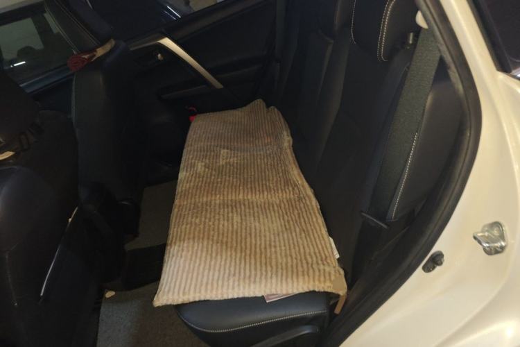 Used Toyota RAV4 2016 2.0L CVT 4x4 New Edition China V Standard Left Rear Seat