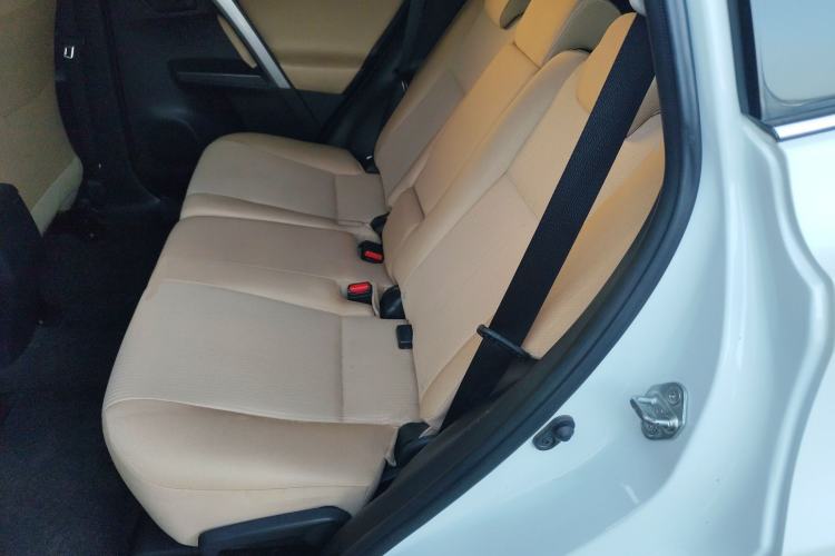 Used Toyota RAV4 2016 2.0L CVT Two-Wheel Drive Urban Edition China V Standard Left Rear Seat