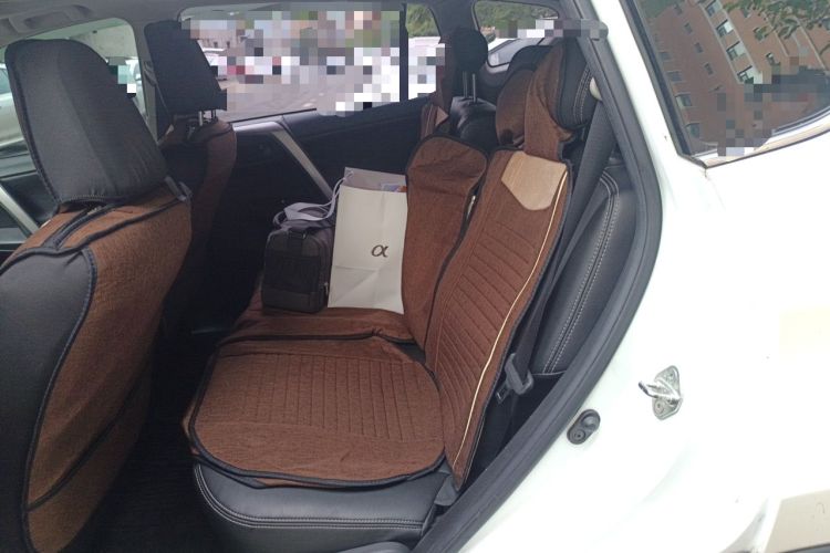 Used Toyota RAV4 2016 2.0L CVT Two-Wheel Drive Fashion Edition China V Standard Left Rear Seat