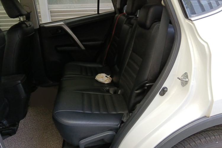 Used Toyota RAV4 2016 2.0L CVT Two-Wheel Drive Urban Edition China V Standard Left Rear Seat