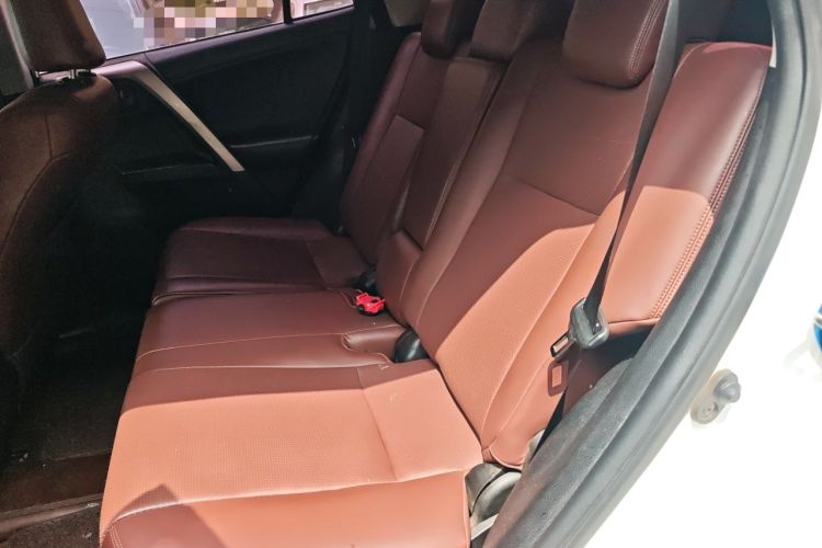 Used Toyota RAV4 2016 2.0L CVT Two-Wheel Drive Fashion Edition China V Standard Left Rear Seat