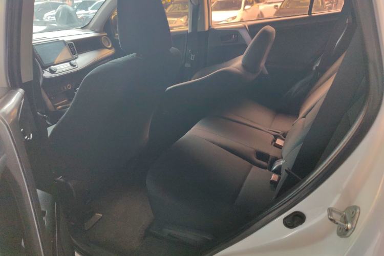 Used Toyota RAV4 2016 2.0L CVT Two-Wheel Drive Fashion Edition China V Standard Left Rear Seat
