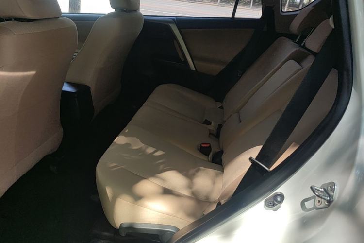 Used Toyota RAV4 2016 2.0L CVT Two-Wheel Drive Urban Edition China V Standard Left Rear Seat