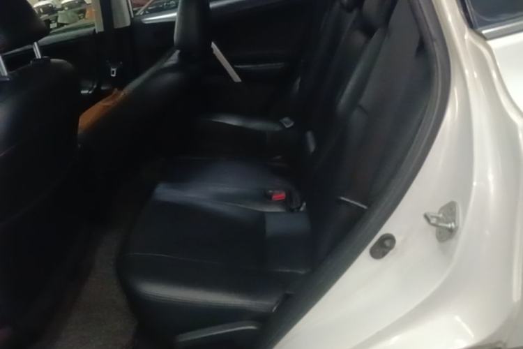 Used Toyota RAV4 2016 2.0L CVT Two-Wheel Drive Fashion Edition China V Standard Left Rear Seat
