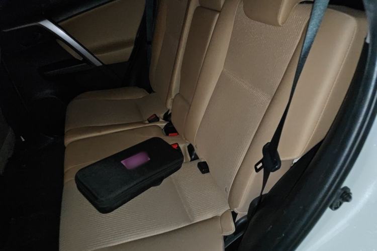 Used Toyota RAV4 2016 2.0L CVT Two-Wheel Drive Urban Edition China V Standard Left Rear Seat