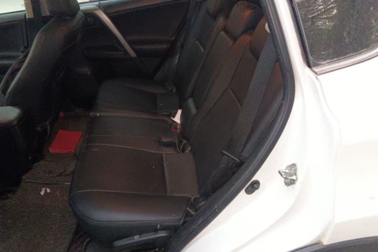 Used Toyota RAV4 2016 2.0L CVT Two-Wheel Drive Fashion Edition China V Standard Left Rear Seat