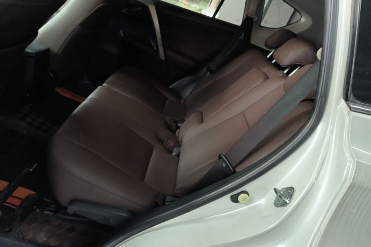 Used Toyota RAV4 2016 2.0L CVT Two-Wheel Drive Fashion Edition China V Standard Left Rear Seat