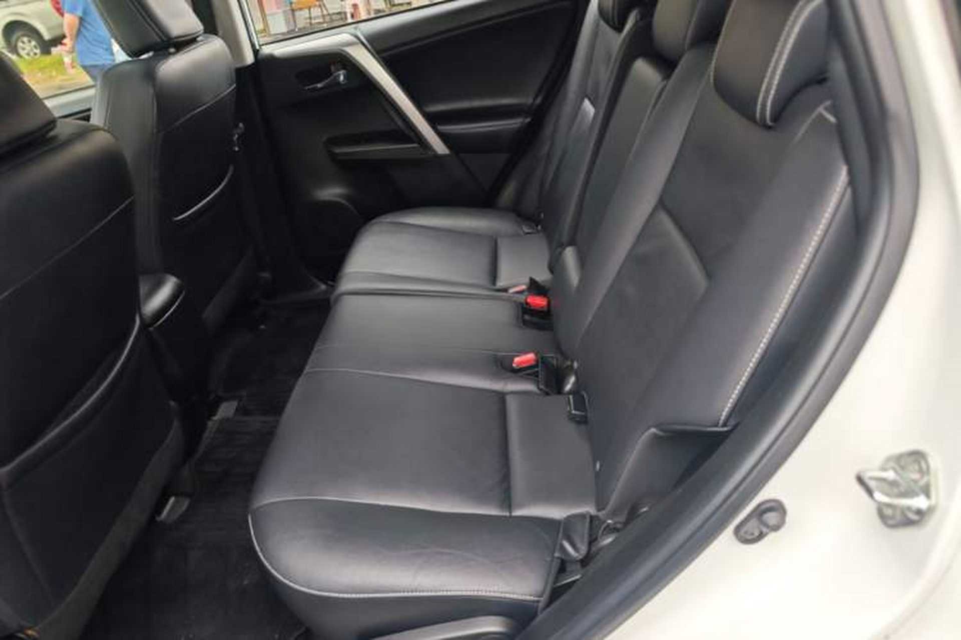 Used Toyota RAV4 2016 2.0L CVT Two-Wheel Drive Smart Edition China V Standard Left Rear Seat
