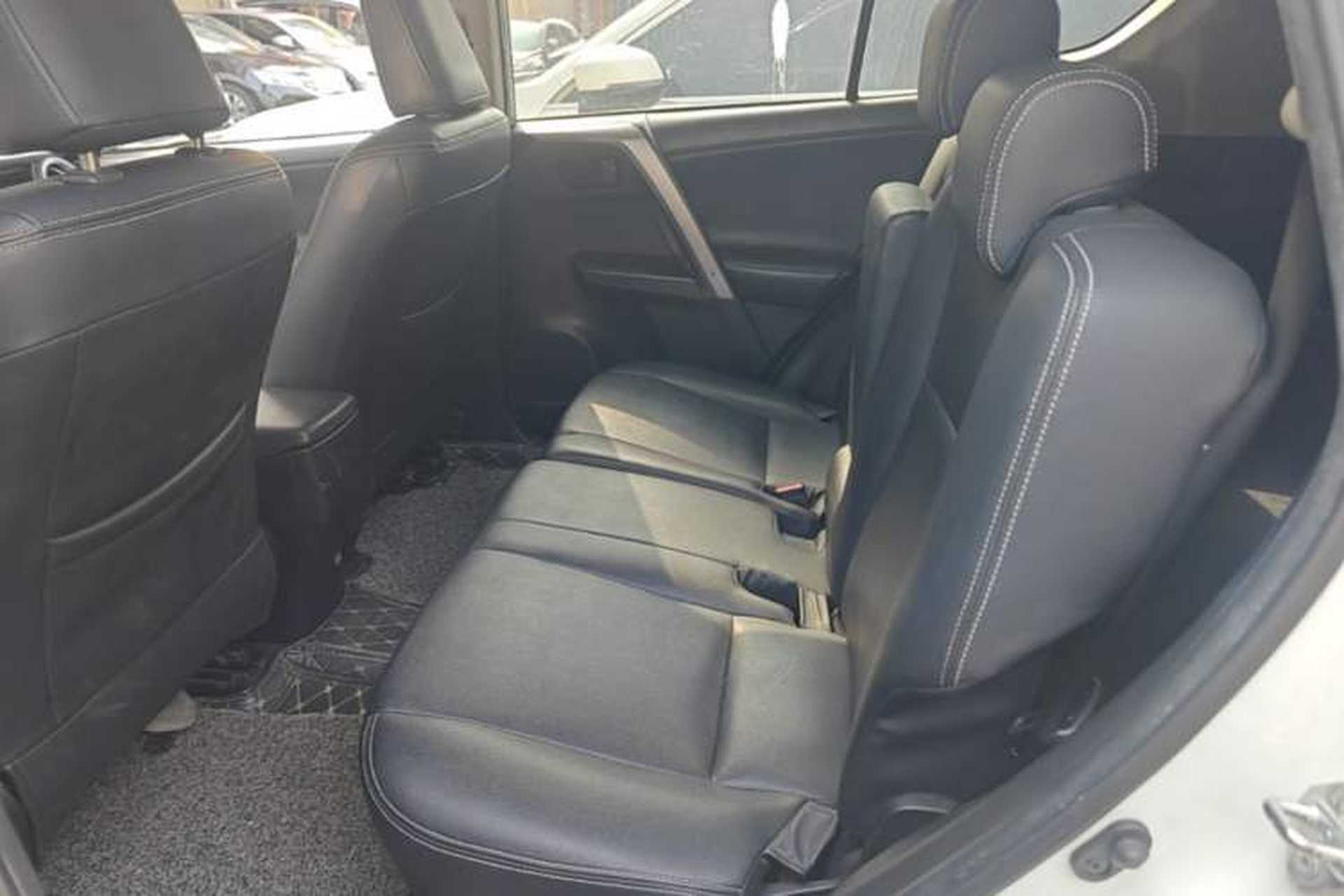Used Toyota RAV4 2016 2.0L CVT Two-Wheel Drive Fashion Edition China V Standard Left Rear Seat