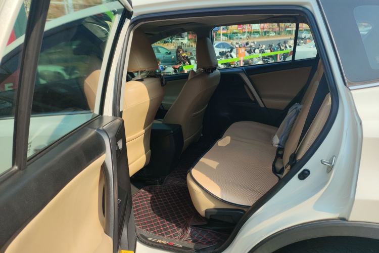 Used Toyota RAV4 2016 2.0L CVT Two-Wheel Drive Fashion Edition China V Standard Left Rear Seat