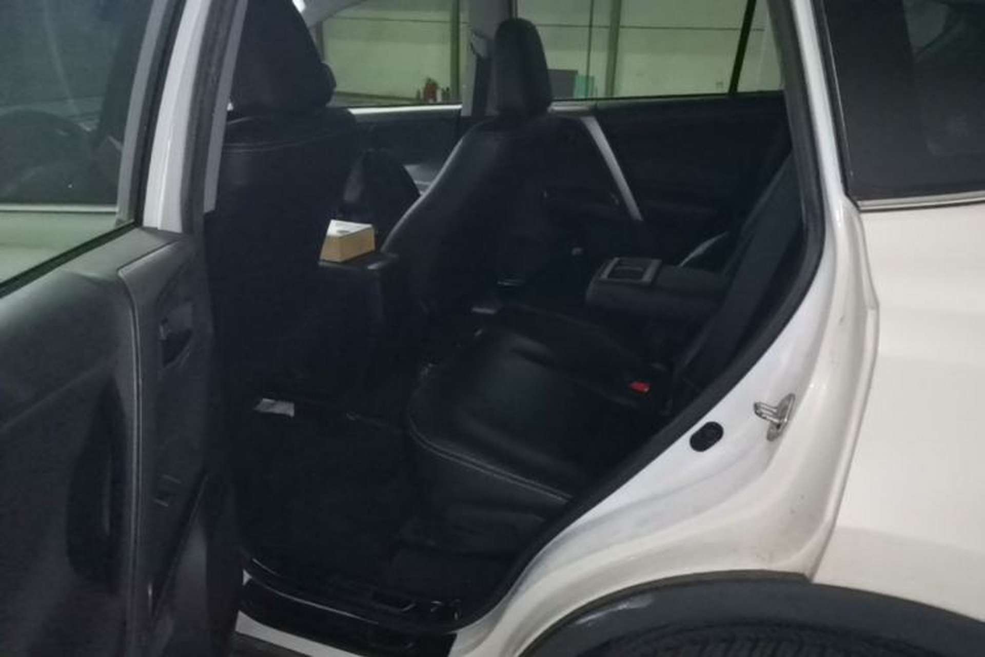 Used Toyota RAV4 2016 2.0L CVT Two-Wheel Drive Fashion Edition China V Standard Left Rear Seat