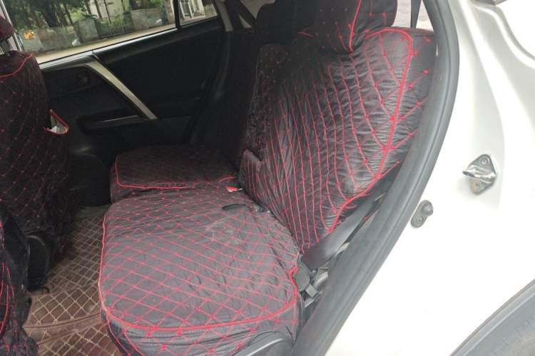 Used Toyota RAV4 2016 2.0L CVT Two-Wheel Drive Fashion Edition China V Standard Left Rear Seat