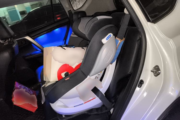 Used Toyota RAV4 2016 2.0L CVT Two-Wheel Drive Fashion Edition China V Standard Left Rear Seat