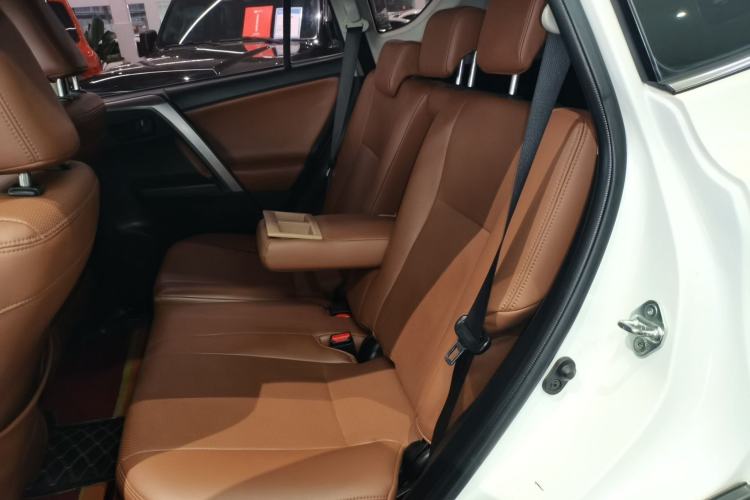 Used Toyota RAV4 2016 2.0L CVT Two-Wheel Drive Urban Edition China V Standard Left Rear Seat