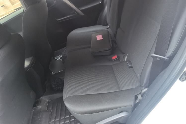 Used Toyota RAV4 2016 2.0L CVT Two-Wheel Drive Comfort Edition China V Standard Left Rear Seat