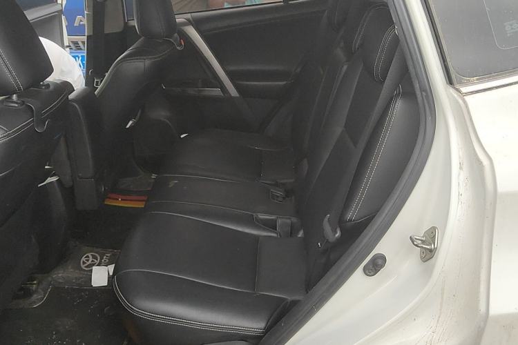 Used Toyota RAV4 2016 2.0L CVT Two-Wheel Drive Urban Edition China V Standard Left Rear Seat