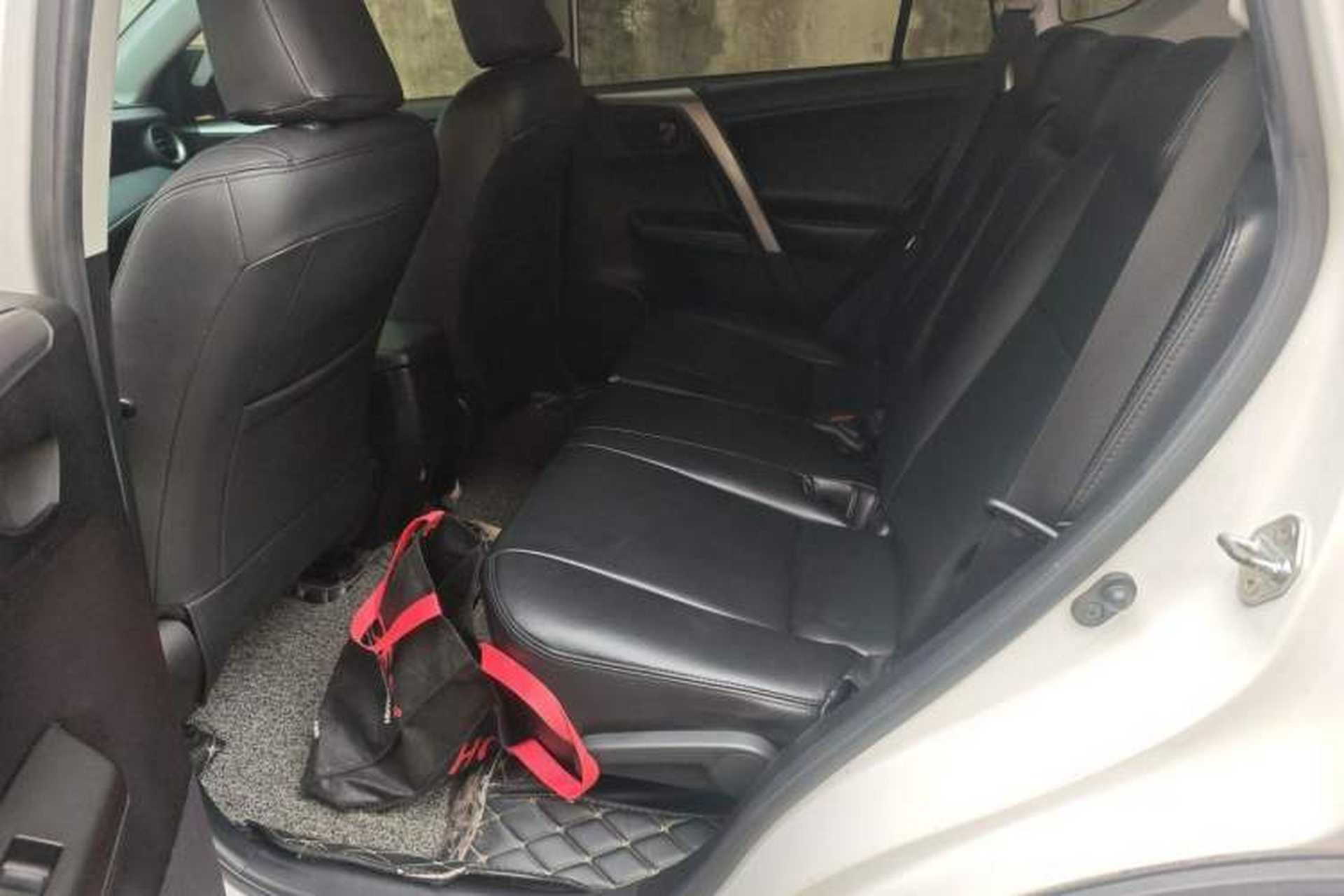 Used Toyota RAV4 2016 2.0L CVT Two-Wheel Drive Fashion Edition China V Standard Left Rear Seat