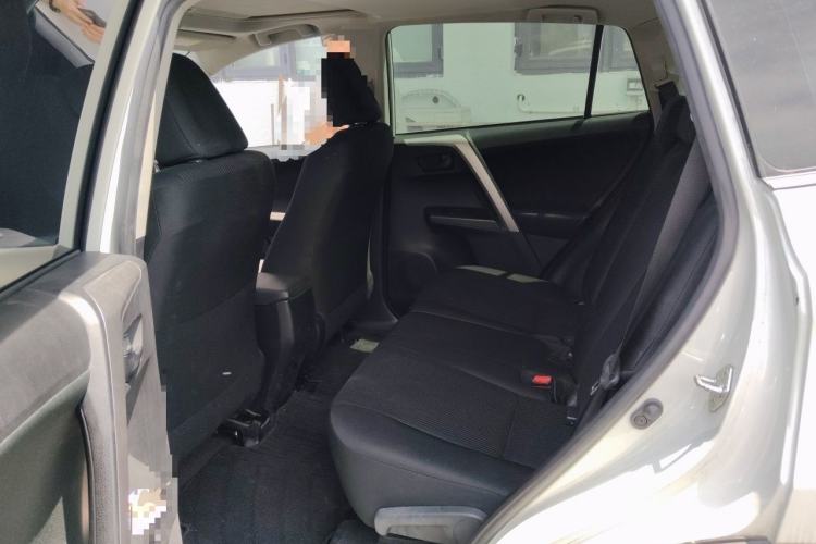 Used Toyota RAV4 2016 2.0L CVT Two-Wheel Drive Fashion Edition China V Standard Left Rear Seat