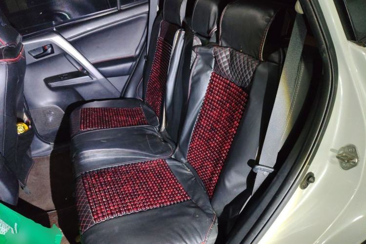 Used Toyota RAV4 2016 2.0L CVT Two-Wheel Drive Fashion Edition China V Standard Left Rear Seat