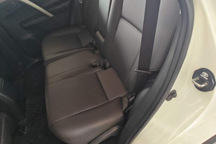 Used Toyota RAV4 2016 2.0L CVT Two-Wheel Drive Fashion Edition China V Standard Left Rear Seat