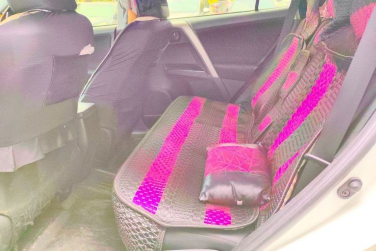 Used Toyota RAV4 2016 2.0L CVT Two-Wheel Drive Fashion Edition China V Standard Left Rear Seat