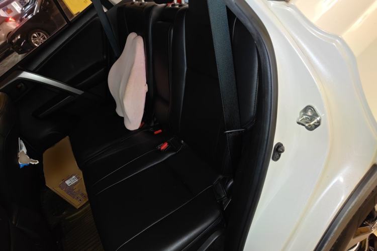 Used Toyota RAV4 2016 2.0L CVT Two-Wheel Drive Fashion Edition China V Standard Left Rear Seat