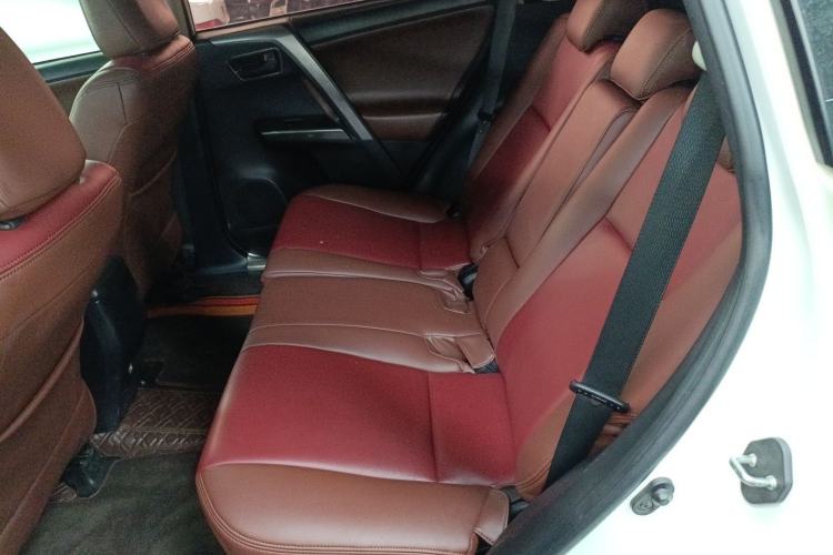 Used Toyota RAV4 2016 2.0L CVT Two-Wheel Drive Fashion Edition China V Standard Left Rear Seat
