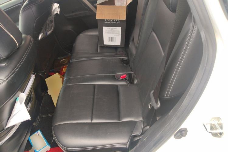 Used Toyota RAV4 2016 2.0L CVT Two-Wheel Drive Fashion Edition China V Standard Left Rear Seat